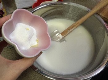step4: 再加入吉士粉攪勻備用
