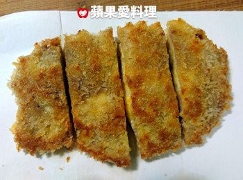 step9: 油吸好後，切塊即可享用。