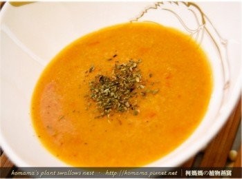 step8: 享用前，可再灑上些許乾羅勒葉來增味及增色，讓湯品美味度再升級！