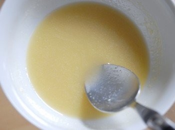 step1: 先將糖，牛奶及溶化牛油拌勻