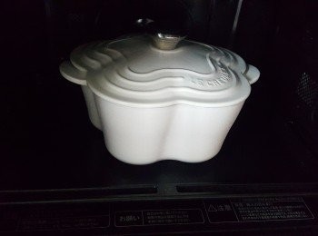 step6: 注入海底椰水，以慢火燉三十分鐘即成。