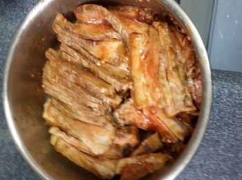 step9: 將切好的五花肉倒入混合