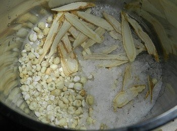 step2: 川貝、西洋蔘與冰糖加入