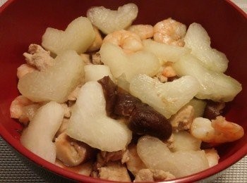 step10: 最後，把食物放入碗中，再將
啲湯淋起面 。再加埋滿香噴噴白飯，
咁走食得嗱。