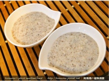 step2: 撕開黑木耳米布丁的封膜，上下攪拌一下後倒入碗盤中。