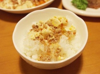 step10: 淋在白飯上~~~ 光是配麻婆豆腐就吃好幾碗飯啦=0=