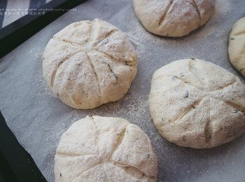 step7: 入爐前15分鐘用刀片界上花紋