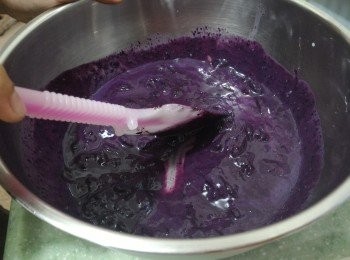 step2: 把牛奶、練奶和檸檬汁加入步驟(1)內拌勻。