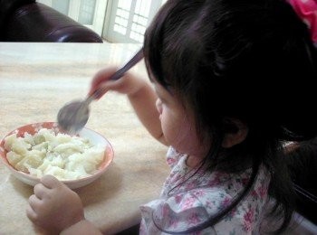 step4: 再來攪碎馬鈴薯泥交給我家小幫手-莞荽