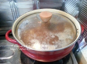 step7: 再拌勻材料轉慢火蓋上蓋煲2 1/2小時