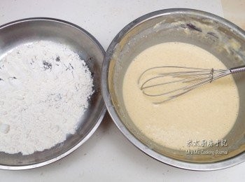 step4: 把<span class="group_2">炸漿材料</span>(除了橄欖油)充分拌勻。