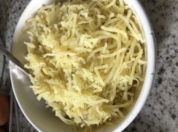 step1: 先處理番薯: 去皮后, 將番薯隔水蒸至軟身, 然後磨為薯蓉, 待用