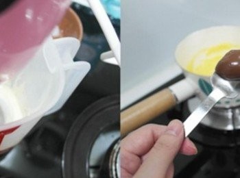 step14: 來製作<span class="group_4">巧克力鮮奶油</span>~~將鮮奶油用攪拌棒打到有點硬後加入巧克力醬一起打就完成囉^^"