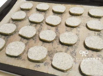 step8: 放於烤盤上，180℃ ~ 190℃烤焙10-15分鐘，即可。