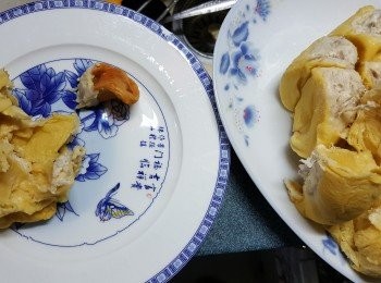 step8: 再撕出榴槤核,榴槤肉磅出235g待用
