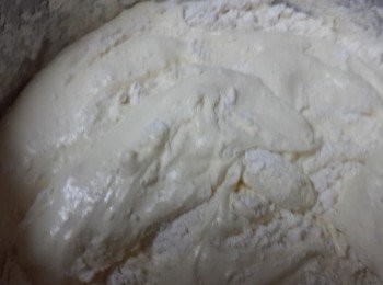 step3: 麵粉過篩加入拌勻