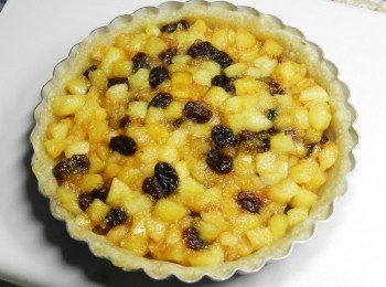 step5: 取出後，餡料放入<span class="group_2">派皮</span>上