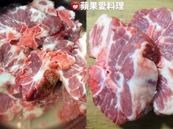 step3: 清洗排骨：用自來水將排骨的血水、碎骨頭和灰塵等雜質沖洗乾淨。