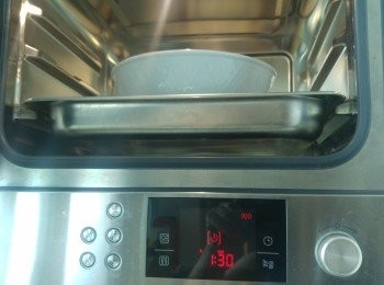 step9: 用蒸爐或明火蒸一個半小時,如可以隔幾小時可翻熱一次。