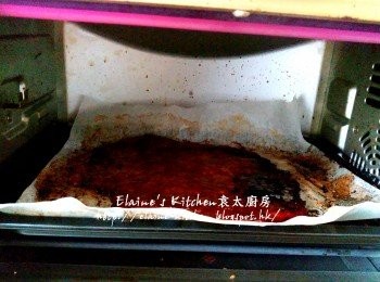 step15: 5分鐘後取出反轉再掃上蜜糖水 , 放入焗爐再焗多5分鐘