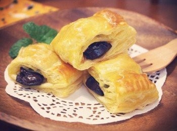 step6: 亮晶晶的金黃光澤與爆出來的巧克力醬，你也想咬一口嗎^^?