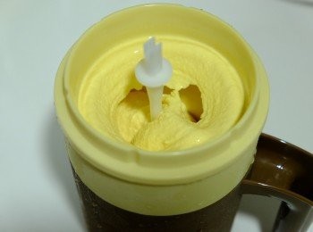 step5: 用雪糕機攪拌15-20分鐘，便成！