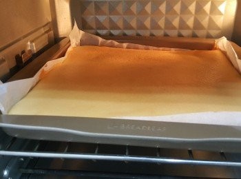 step12: 焗爐上下火180度事先預熱10分鐘，把<span class="group_4">烤盤</span>放入中層焗25分鐘
（我的焗爐較低溫，每個人的焗爐爐溫有所差異，要自行目測）