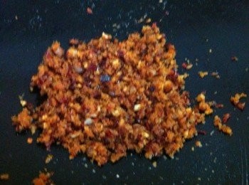 step3: 炒至蝦米變色【蝦米容易吸油，所以油分不可少】即可。