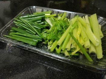 step6: 蔥段，芫茜