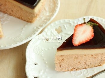 step14: 若沒有天然草莓粉，也可用少許紅麴粉代替，幫蛋糕上點淡淡的粉紅色澤，當然也可省略不用，蛋糕的味道一樣好吃，只是草莓的顏色不會太明顯:)