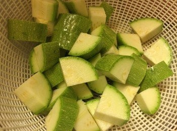 step2: 翠玉瓜洗淨切粒