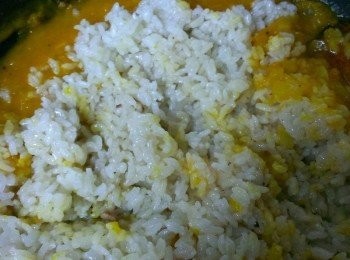 step4: 加入白飯~拌勻~