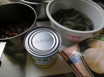 step1: 備好材料~蝦子剖背去腸泥、香菇洗淨泡水備用