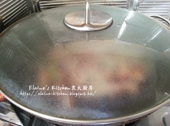 step8: 用中火煮滾後轉慢火蓋上蓋炆45分鐘