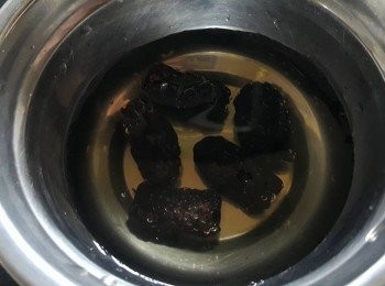 step2: 烏棗清水浸洗備用