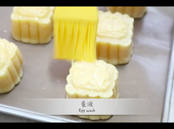 step12: 再掃上蛋液以230'C焗2分鐘, ，再重覆此步驟1次。
