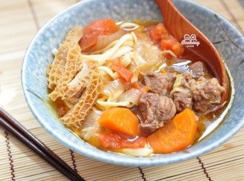 step10: 另外將牛腩、牛肚及湯頭另外裝盛，也可以煮麵搭配做美味湯麵喔!