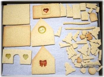 step5: 有填入碎糖果的部份，烤好後記得要先放涼才能從烘焙紙上移動喔