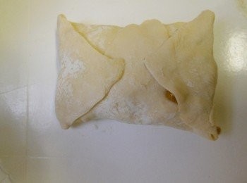 step8: 完成圖。接著抹上蛋液，正面放少許的白芝麻。