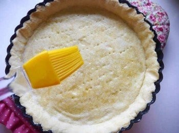 step13: *拿出後，塗上全蛋液。