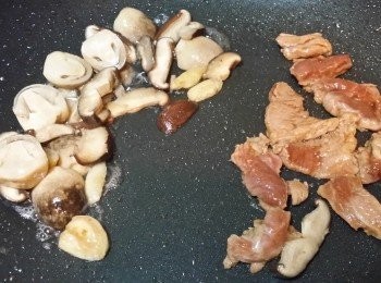 step7: 加入肉片同炒