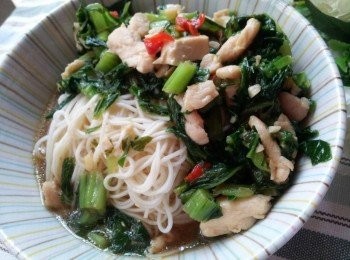 step7: 把炒好的湯料淋到放麵的碗中即可