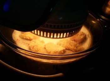 step9: 光波爐預熱200c,用高架,先波7分鐘,反轉再波5分鐘