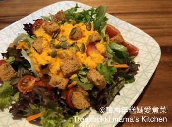 step5: 將準備好的菜上碟淋上適量甘筍沙律醬，