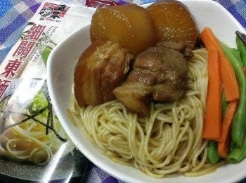 step7: 盛起加入蘿蔔~肉塊~嗯~好讚喔!! 你也來一碗吧^^