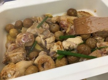 step8: 再加點蔥花及冰糖一粒調味關蓋煮10分鐘即成