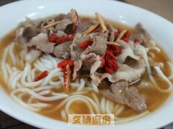 step2: 然後淋上熱騰騰的藥膳雞脚濃湯