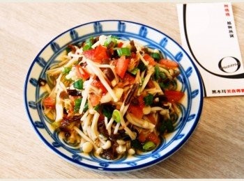 step6: 吃來爽口、清脆又微辣，Q彈滑嫩的酸香口感，開胃又唰嘴。