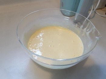 step5: 加入低筋粉快速拌至沒有粉粒成芝士糊。