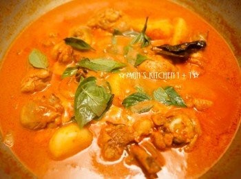 step5: 最後起鍋前再加入九層塔、魚露和糖調味就完成了喔。